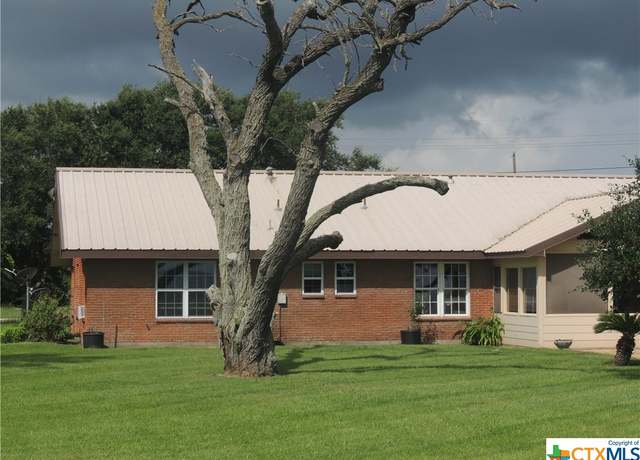 Property at 1608 S Virginia St, Port Lavaca, TX 77979, 3 beds, 1.5 baths
