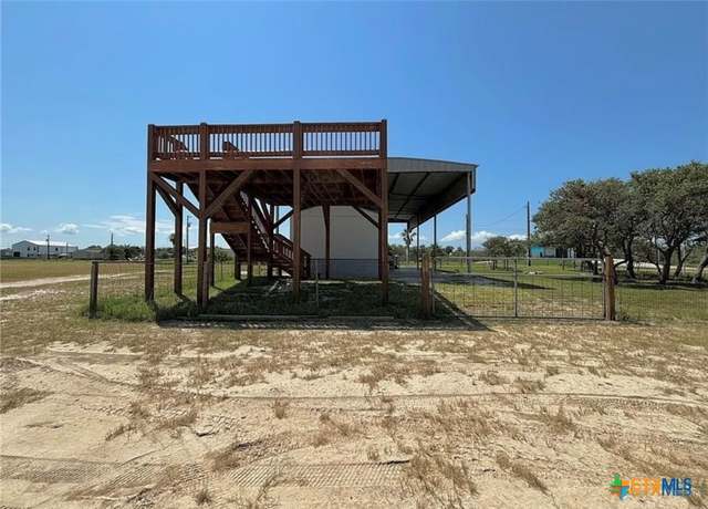 Property at 910 W Polk Ave, Port O'connor, TX 77982, 3 beds, 2 baths
