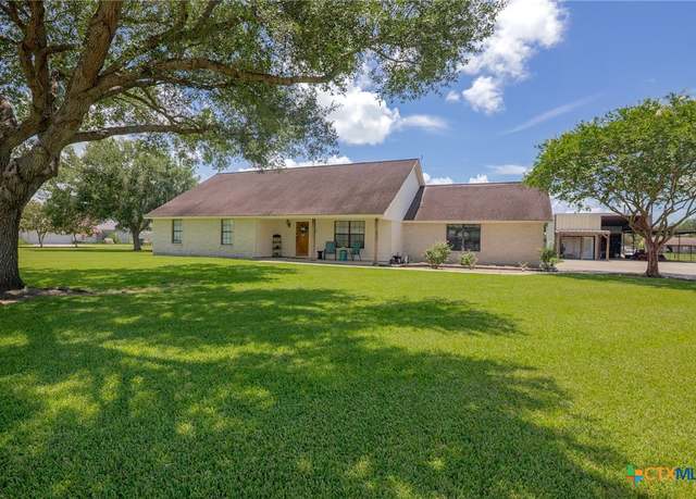 Property at 301 Crawford Dr, Victoria, TX 77904, 3 beds, 3 baths