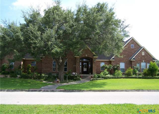 Property at 101 Laurel Oak Cir, Cuero, TX 77954, 3 beds, 2 baths