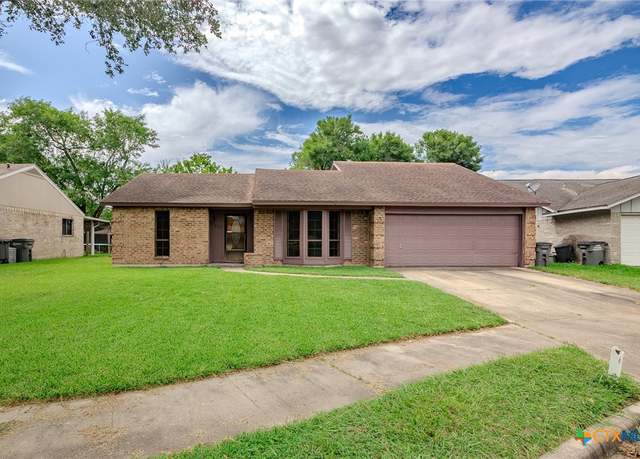 Property at 220 Briarmeadow Ln, Victoria, TX 77904, 4 beds, 2 baths