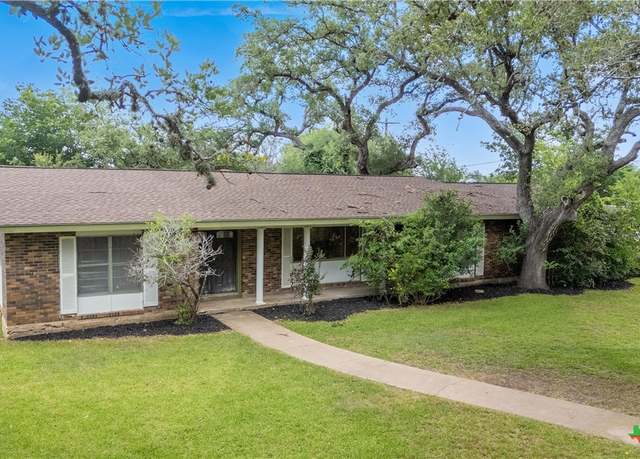 Property at 204 W Johnson St, Cuero, TX 77954, 3 beds, 2 baths