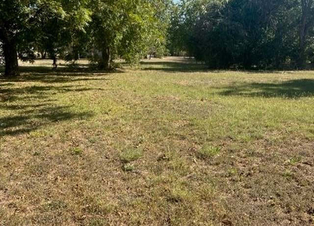 Property at 11th at Ave H N Avenue H, Shiner, TX 77984