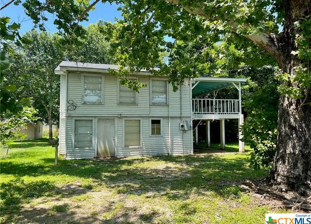 Property at 625 S Wells St, Edna, TX 77957, 1 bed, 1 bath