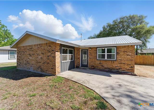 Property at 226 Gruene Rd, New Braunfels, TX 78130, 3 beds, 2 baths
