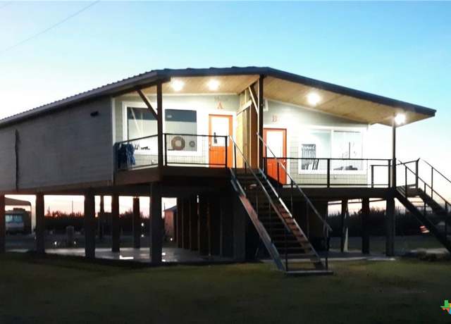 Property at 1265 N Ocean Dr #2, Port Lavaca, TX 77979, 3 beds, 2 baths