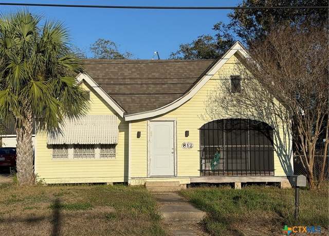 Property at 812 S Laurent St, Victoria, TX 77901, 3 beds, 1 bath