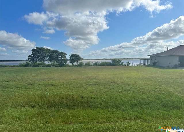 Property at 20 N Blue Heron Dr, Port Lavaca, TX 77979