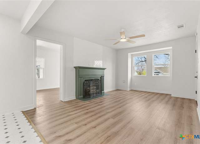 Property at 808 N 8th St, Temple, TX 76501, 3 beds, 1 bath
