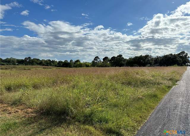 Property at 303 Edinburgh St, Victoria, TX 77904