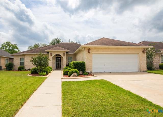 Property at 304 Green Gable Dr, Victoria, TX 77904, 4 beds, 2.5 baths
