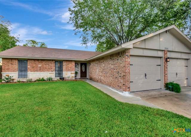 Property at 205 Monterrey Dr, Victoria, TX 77904, 3 beds, 2 baths