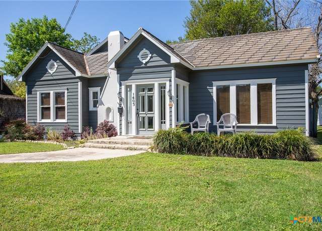 Property at 1403 N Glass St, Victoria, TX 77901, 3 beds, 2 baths