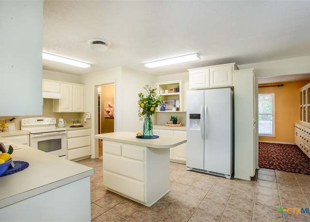 Property at 1725 Forest Hills Dr, Harker Heights, TX 76548, 4 beds, 2.5 baths