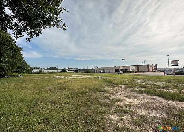 Property at 605 E Airline Rd, Victoria, TX 77901