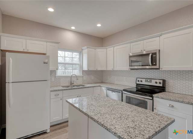 Property at 1408 Armstrong St, Luling, TX 78648, 3 beds, 2 baths