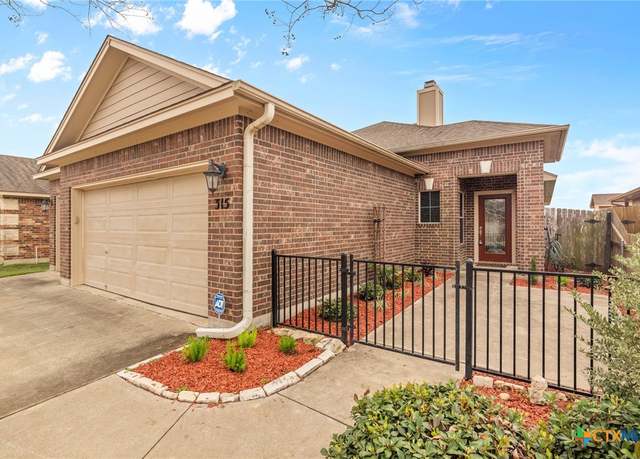 Property at 315 Silverado Trl, Victoria, TX 77901, 4 beds, 2 baths