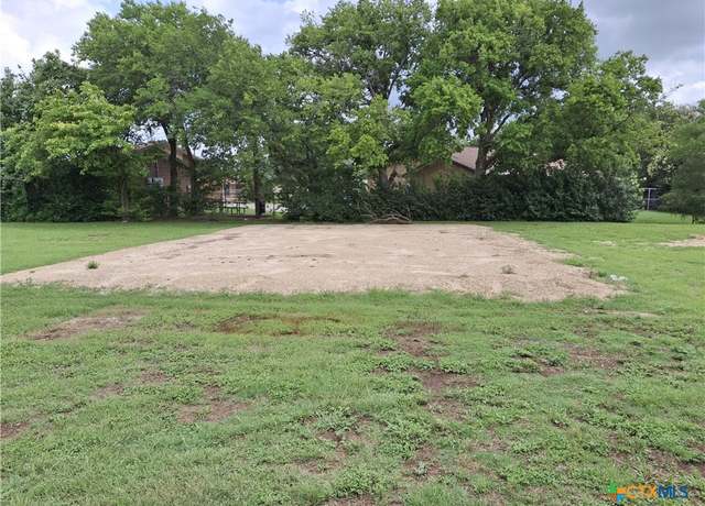 Property at 488 E Avenue R, Belton, TX 76513, 3 beds, 2 baths