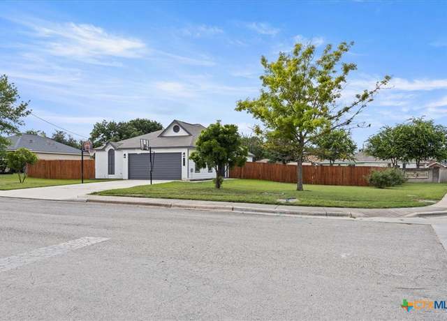Property at 100 Hunter Dr, Kyle, TX 78640, 4 beds, 2 baths