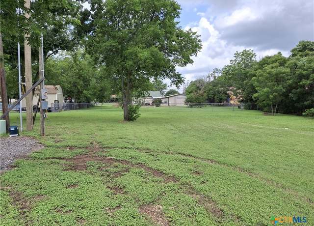 Property at 484 E Avenue R, Belton, TX 76513, 3 beds, 2 baths