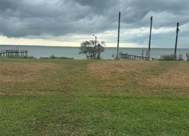 Property at 93 Sandcastle Dr, Port Lavaca, TX 77979, 3 beds, 2 baths