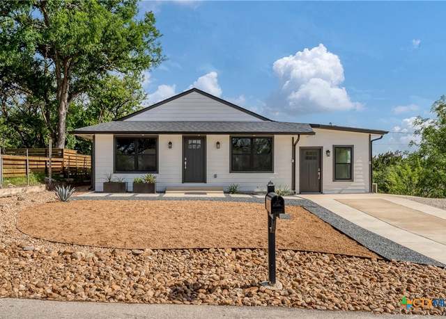 Property at 594 E South St, New Braunfels, TX 78130, 3 beds, 2 baths