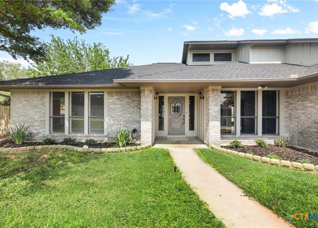 Property at 116 Newport Dr, Victoria, TX 77904, 4 beds, 3.5 baths