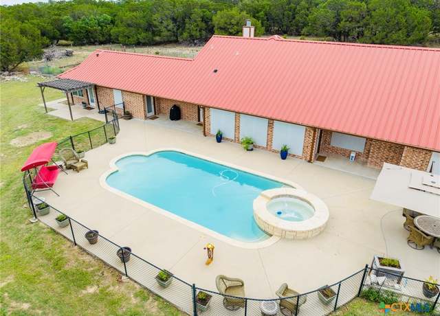 Property at 1435 County Road 220, Killeen, TX 76549, 4 beds, 4 baths