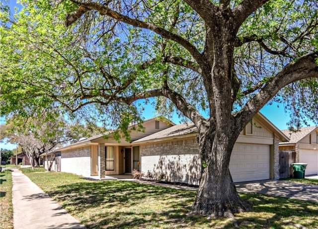 Property at 212 Planters Dr, Victoria, TX 77901, 3 beds, 2 baths