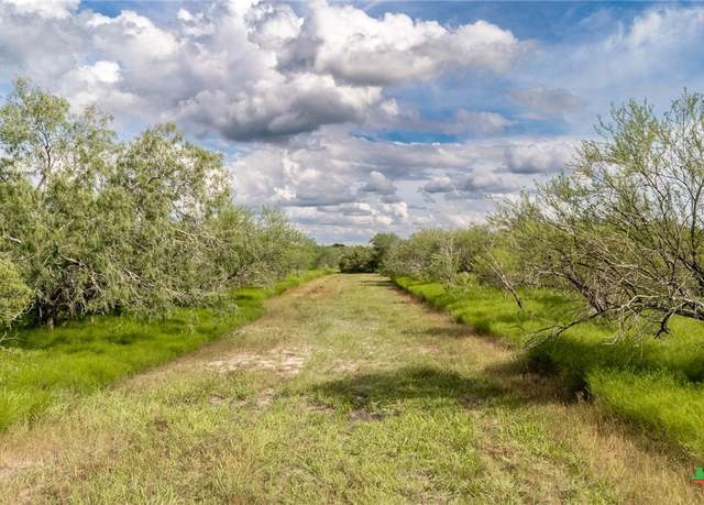 Property at 410 Robinhood Rd, Victoria, TX 77905