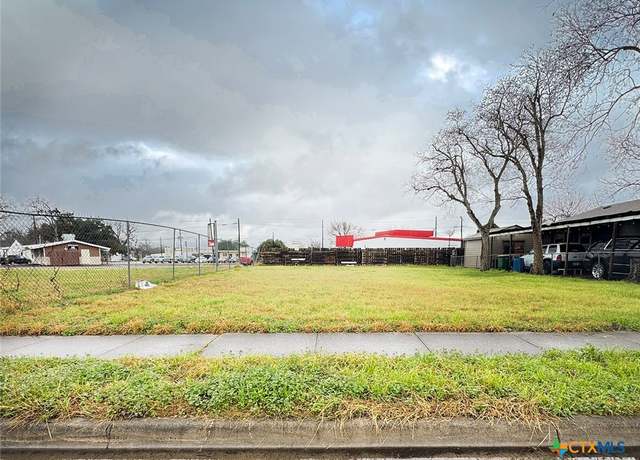 Property at 1410 Alvin St, Victoria, TX 77901