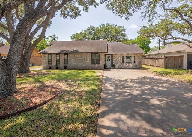 Property at 313 Pheasant Dr, Victoria, TX 77905, 3 beds, 2 baths