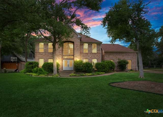 Property at 1042 Crescent Dr, Belton, TX 76513, 4 beds, 3.5 baths