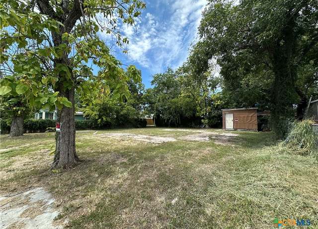 Property at 1505 N Goldman St, Victoria, TX 77901