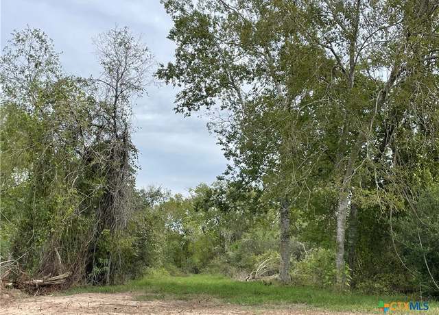 Property at 56 Left Rd, Victoria, TX 77905