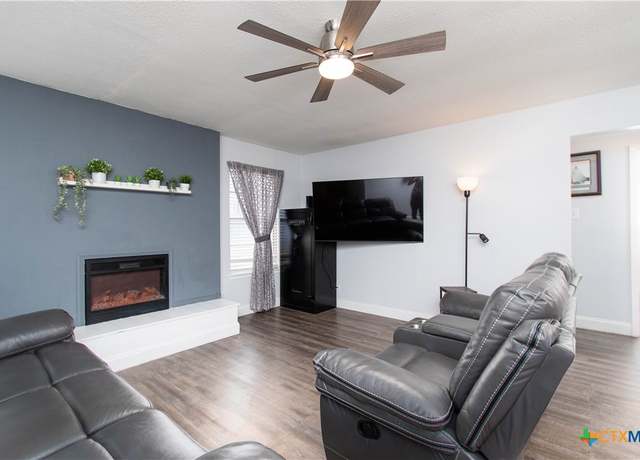 Property at 1906 Nimitz Dr, Killeen, TX 76543, 3 beds, 2 baths