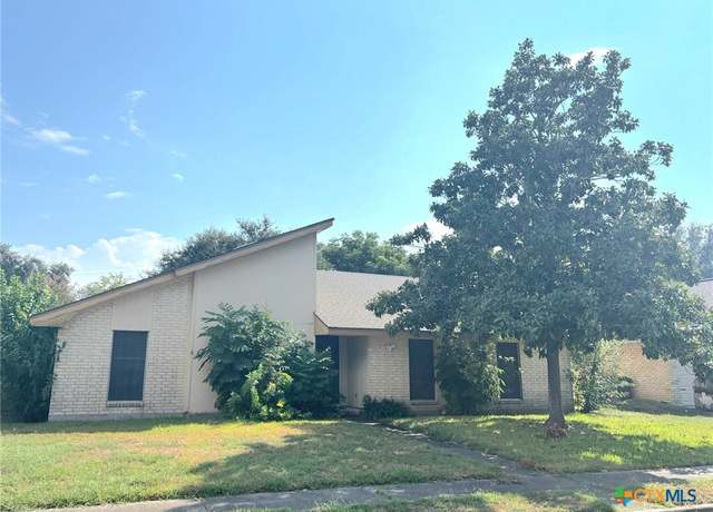 Property at 115 Bowling Green Dr, Victoria, TX 77904, 3 beds, 2.5 baths