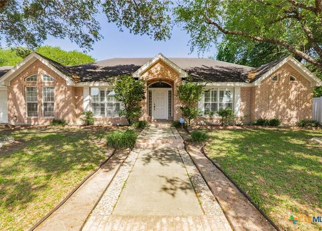 Property at 204 Windcrest Dr, Victoria, TX 77904, 3 beds, 2.5 baths