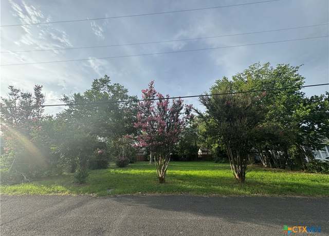 Property at 712 Johnson Ave, Seguin, TX 78155