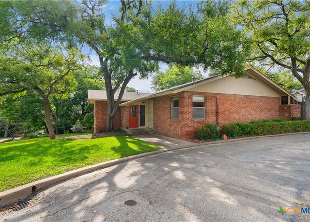 Property at 701 Live Oak St, Gatesville, TX 76528, 3 beds, 2.5 baths