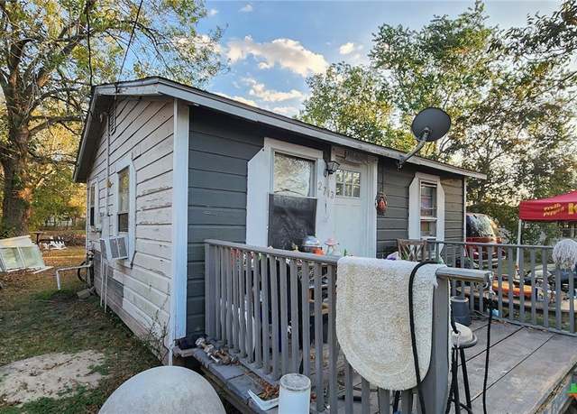 Property at 2713 Mitchell St, Victoria, TX 77901, 1 bed, 1 bath