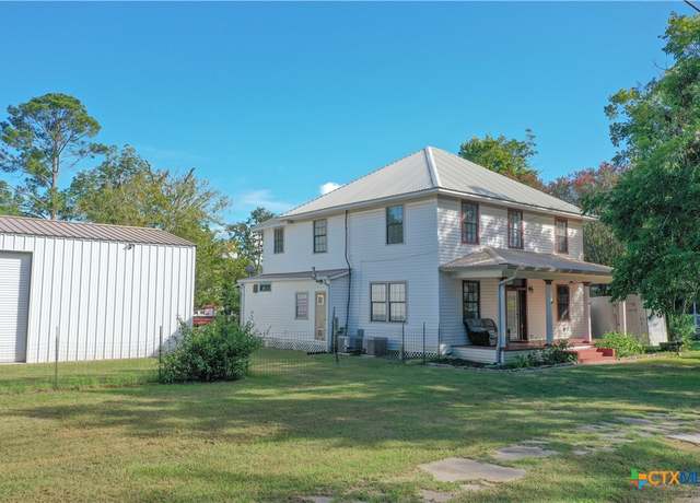 Property at 205 and 207 Hubbard St, Yoakum, TX 77995, 5 beds, 2.5 baths
