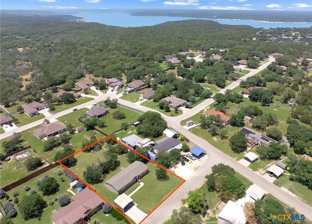 Property at 105 Jordan Dr, Belton, TX 76513, 4 beds, 3 baths