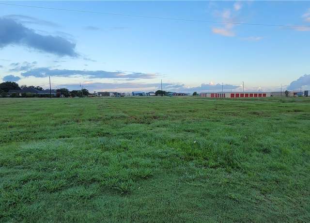 Property at 809 W Austin Ave, Seadrift, TX 77983