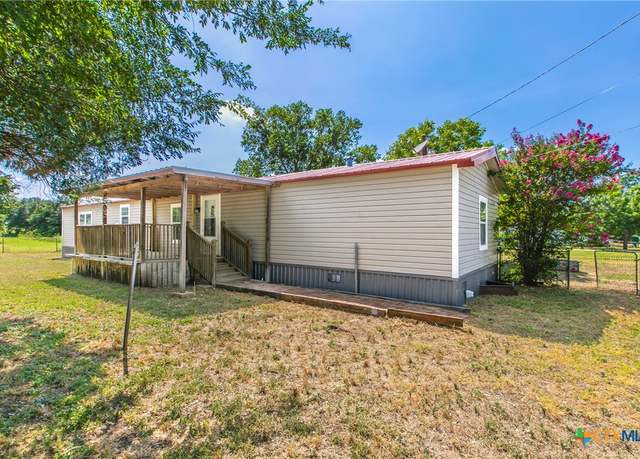 Property at 101 S Harrison St, Mcgregor, TX 76657, 3 beds, 2 baths