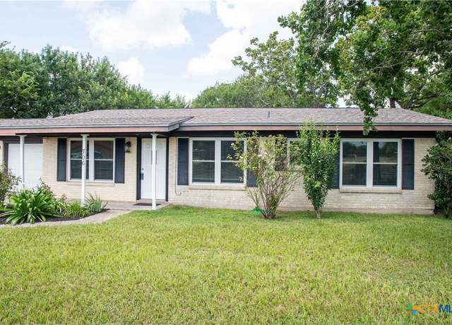 Property at 706 Edinburgh St, Victoria, TX 77904, 3 beds, 2 baths