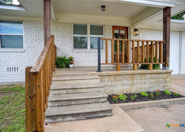 Property at 416 S Welhausen Ave, Shiner, TX 77984, 3 beds, 2 baths