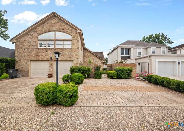 Property at 6009 Country Club Dr, Victoria, TX 77904, 3 beds, 3.5 baths