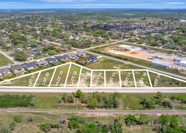 Property at 308 Warehouse Rd, Victoria, TX 77905