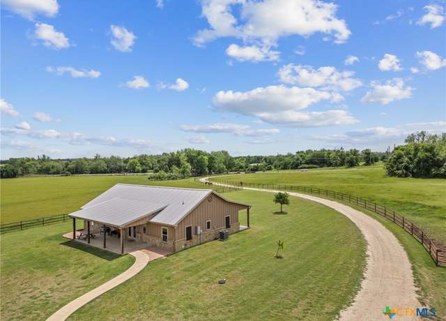 Property at 2202 E Young Ave, Temple, TX 76501, 3 beds, 2 baths